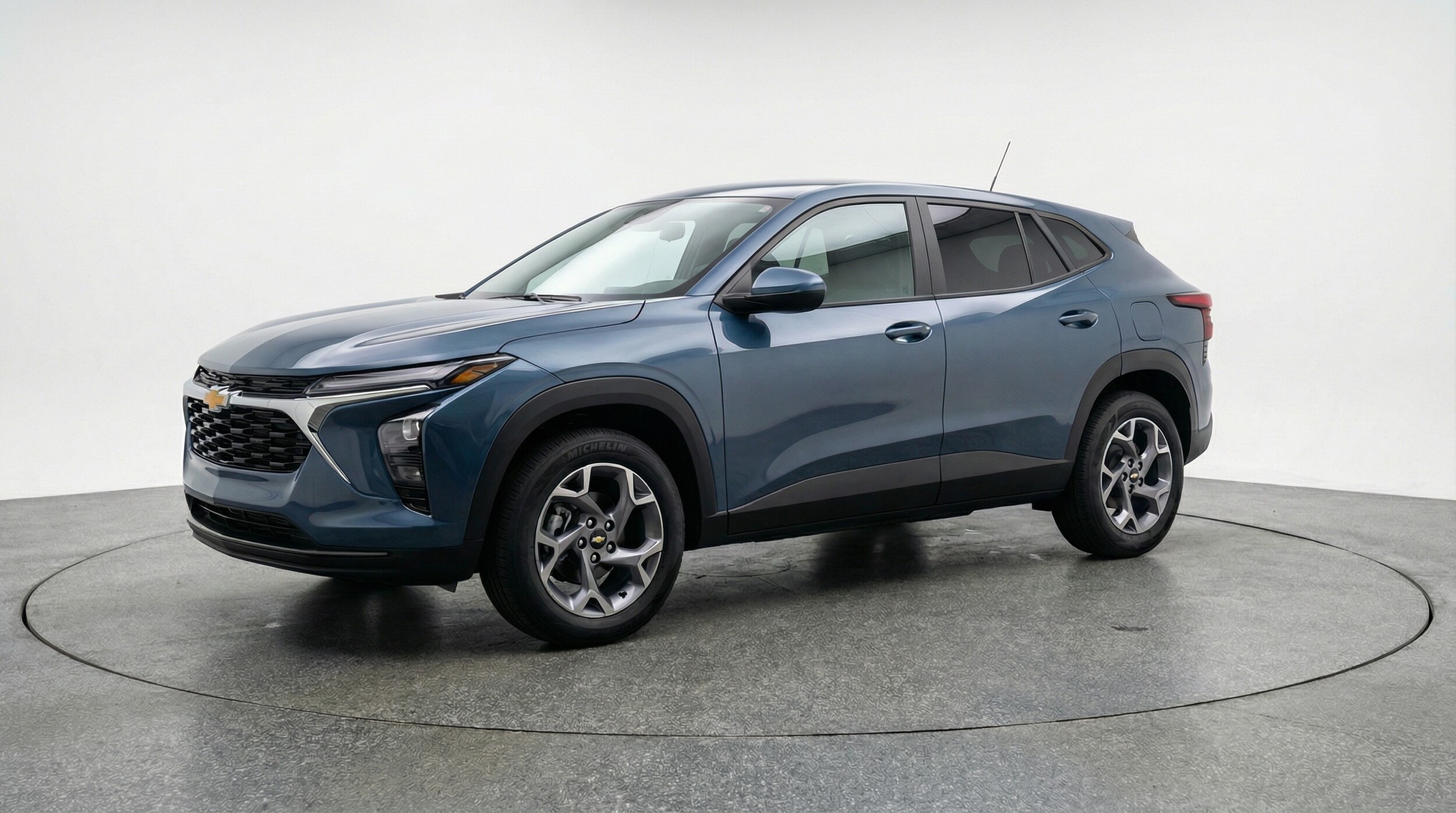 Thumbnail: 2025 Chevrolet Trax - 3