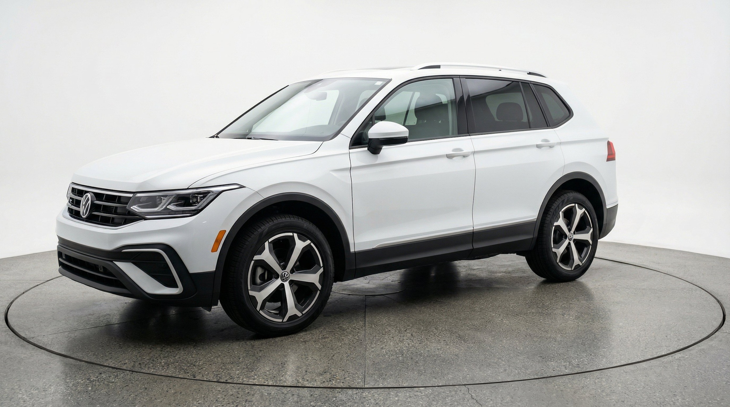 Thumbnail: 2026 Volkswagen Tiguan - 3