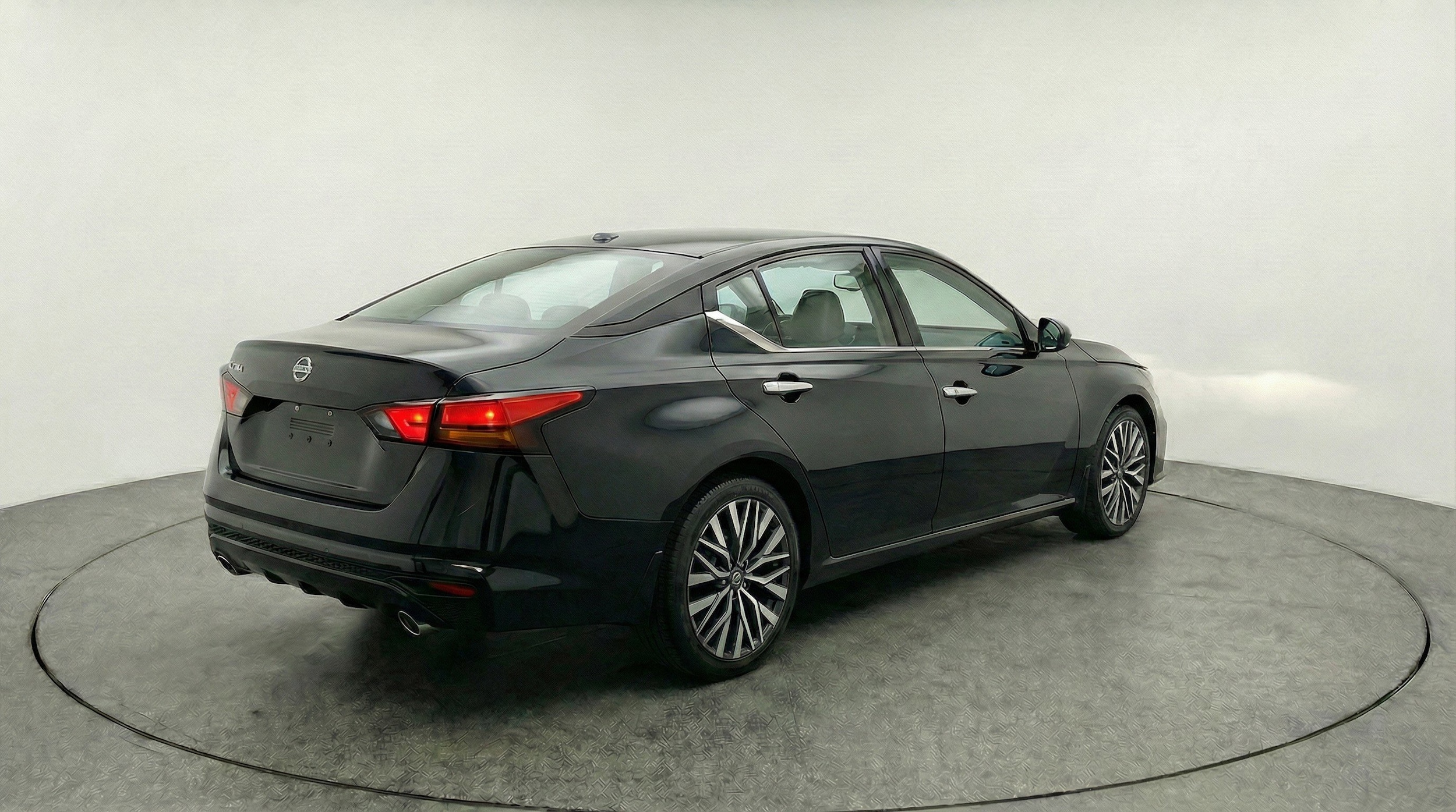 Thumbnail: 2025 Nissan Altima - 9