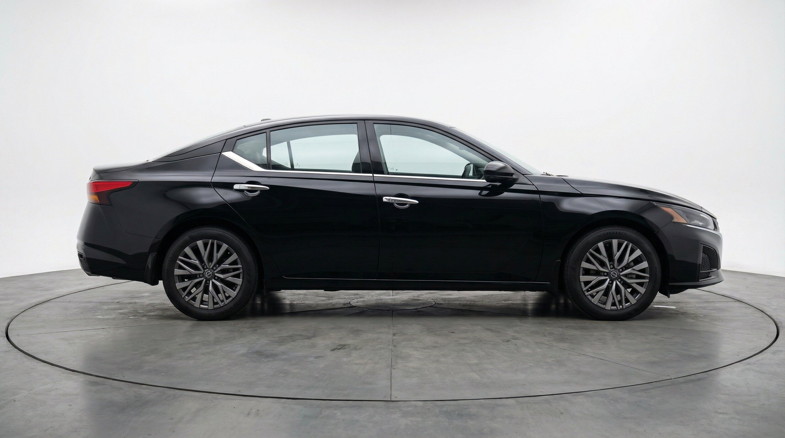 Thumbnail: 2025 Nissan Altima - 10