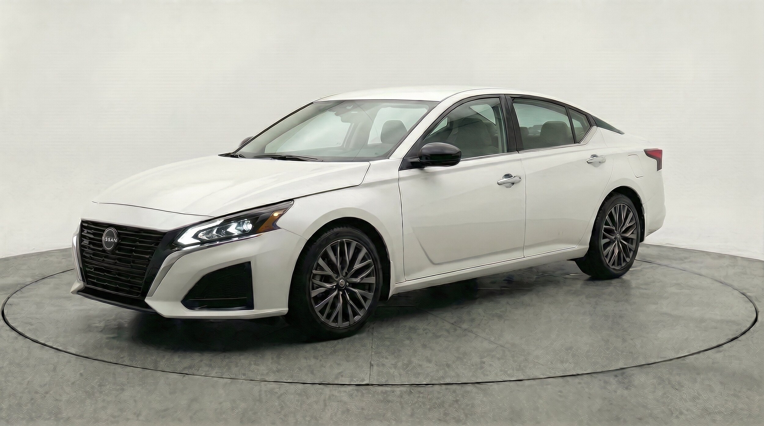 Thumbnail: 2025 Nissan Altima - 3