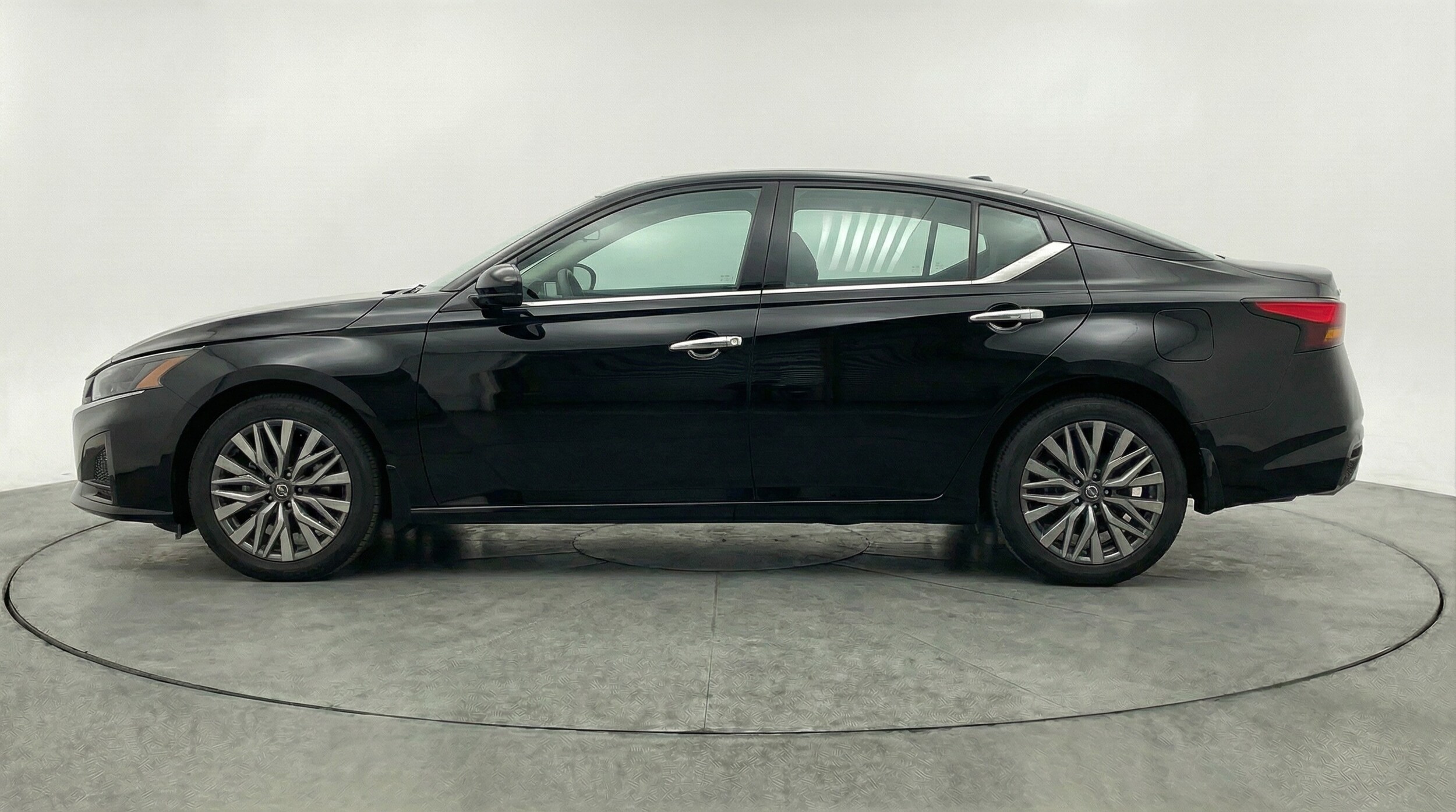 Thumbnail: 2025 Nissan Altima - 4