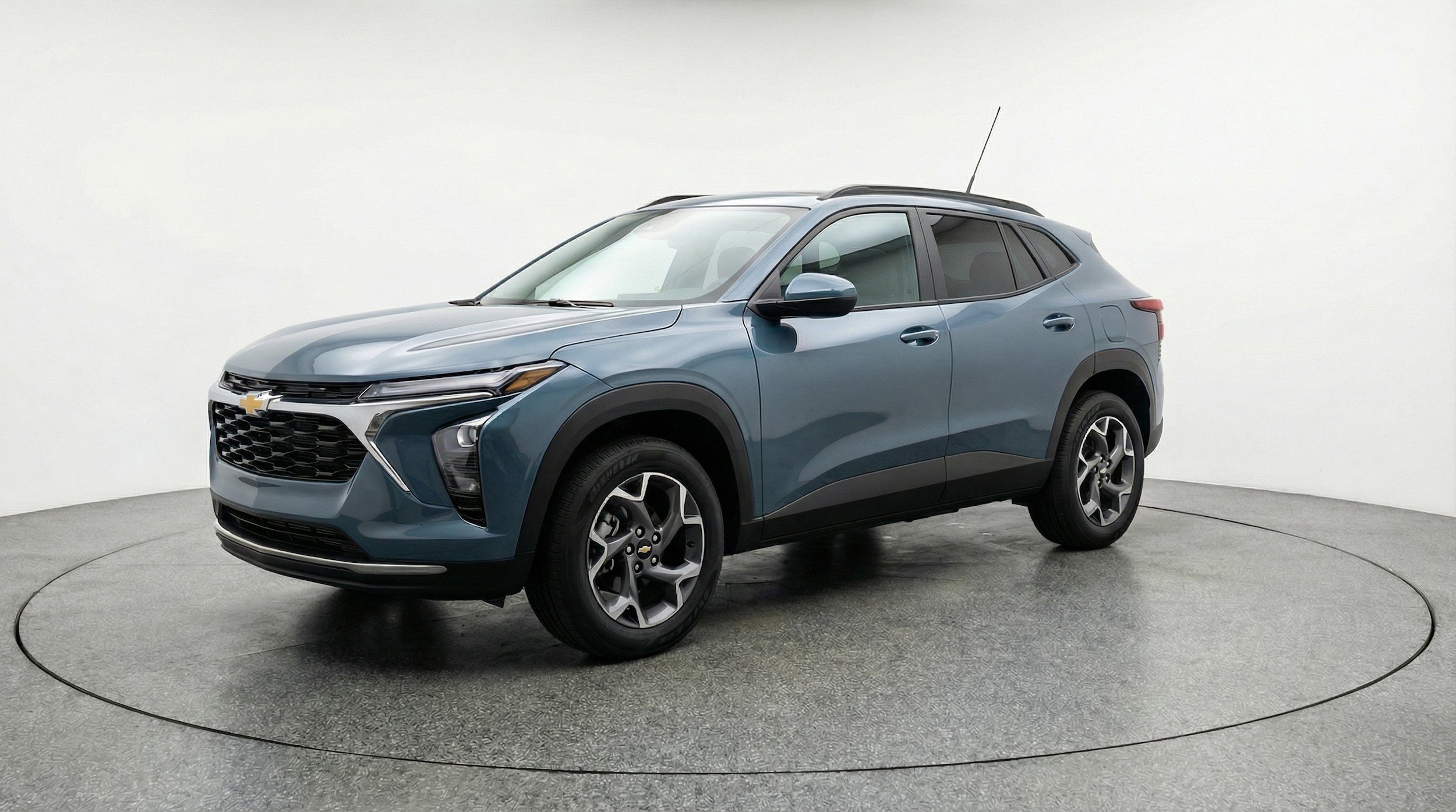 Thumbnail: 2025 Chevrolet Trax - 3