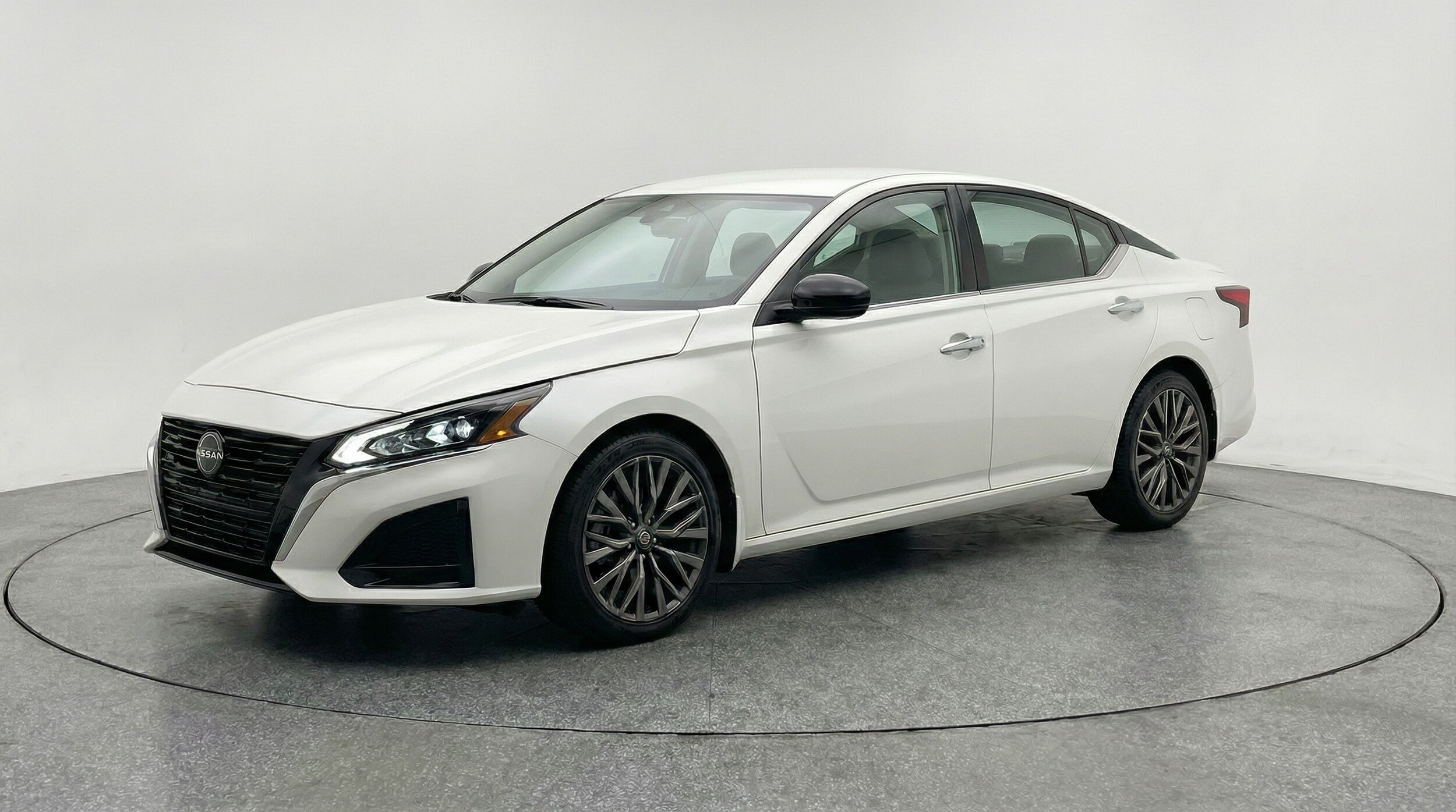 Thumbnail: 2025 Nissan Altima - 3