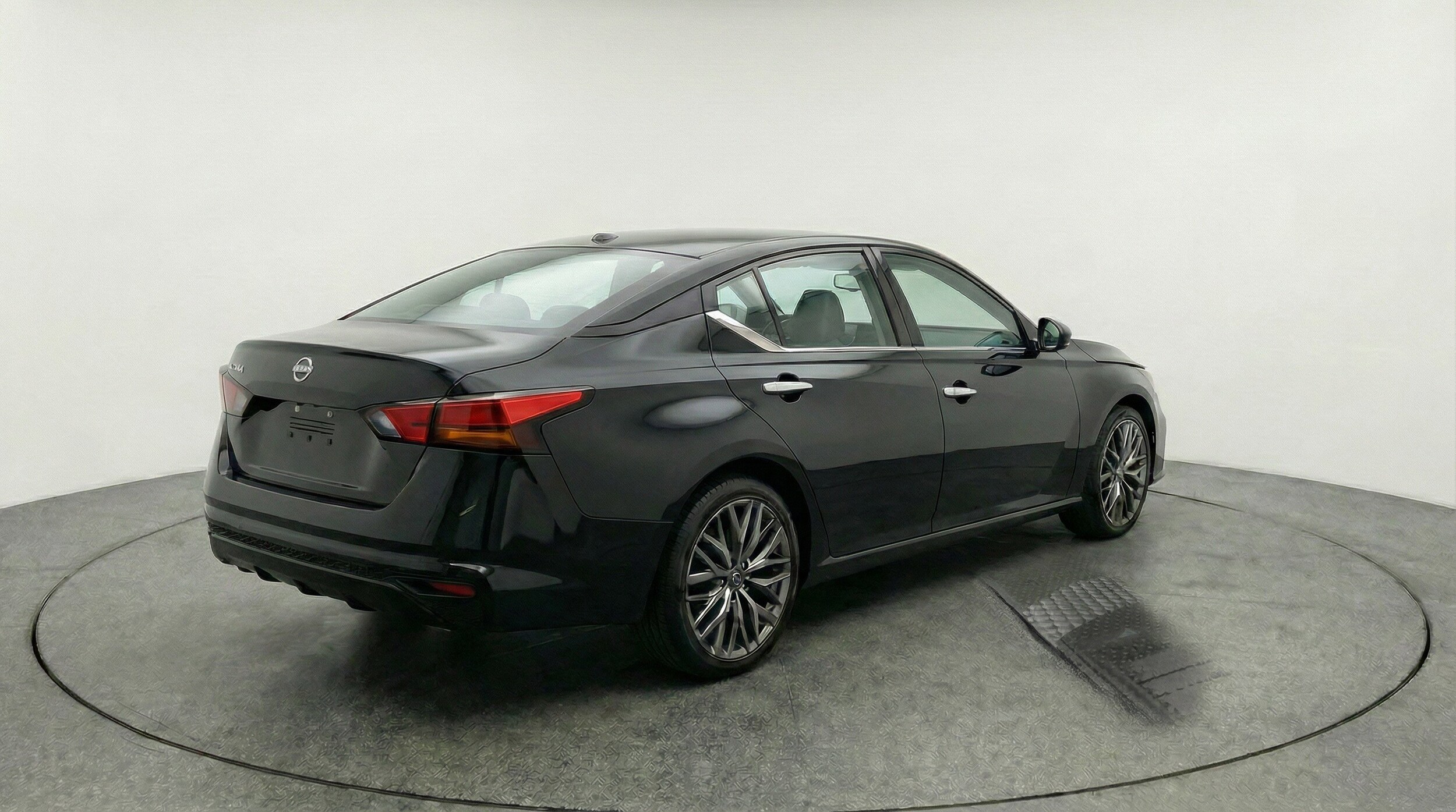 Thumbnail: 2025 Nissan Altima - 9