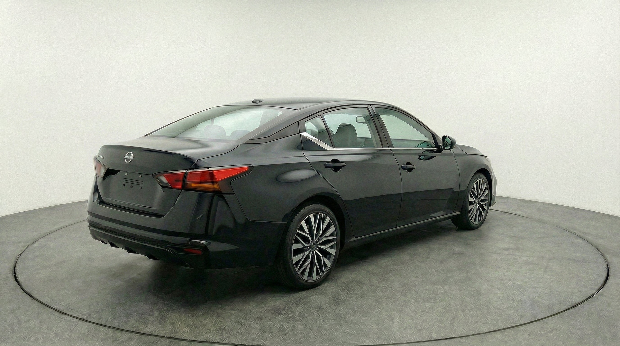 Thumbnail: 2025 Nissan Altima - 9