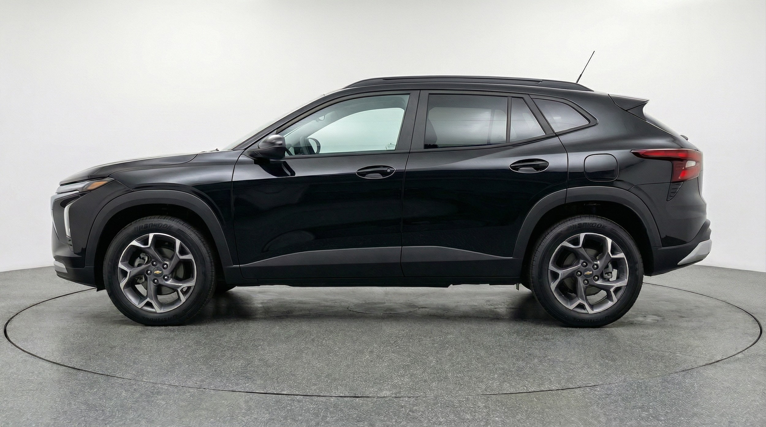 Thumbnail: 2025 Chevrolet Trax - 4