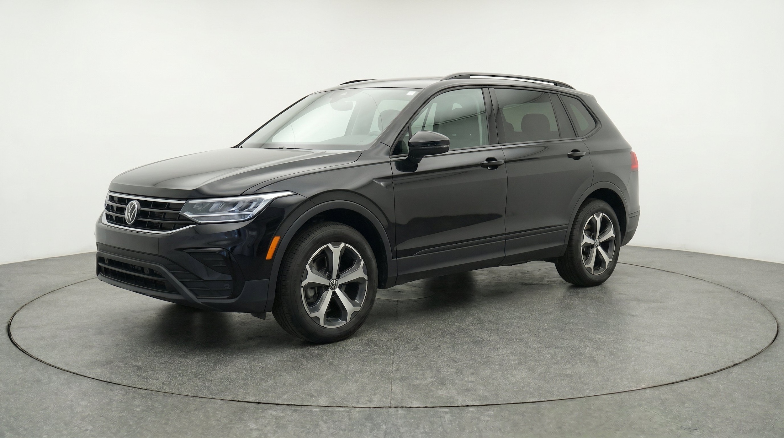 Thumbnail: 2026 Volkswagen Tiguan - 3