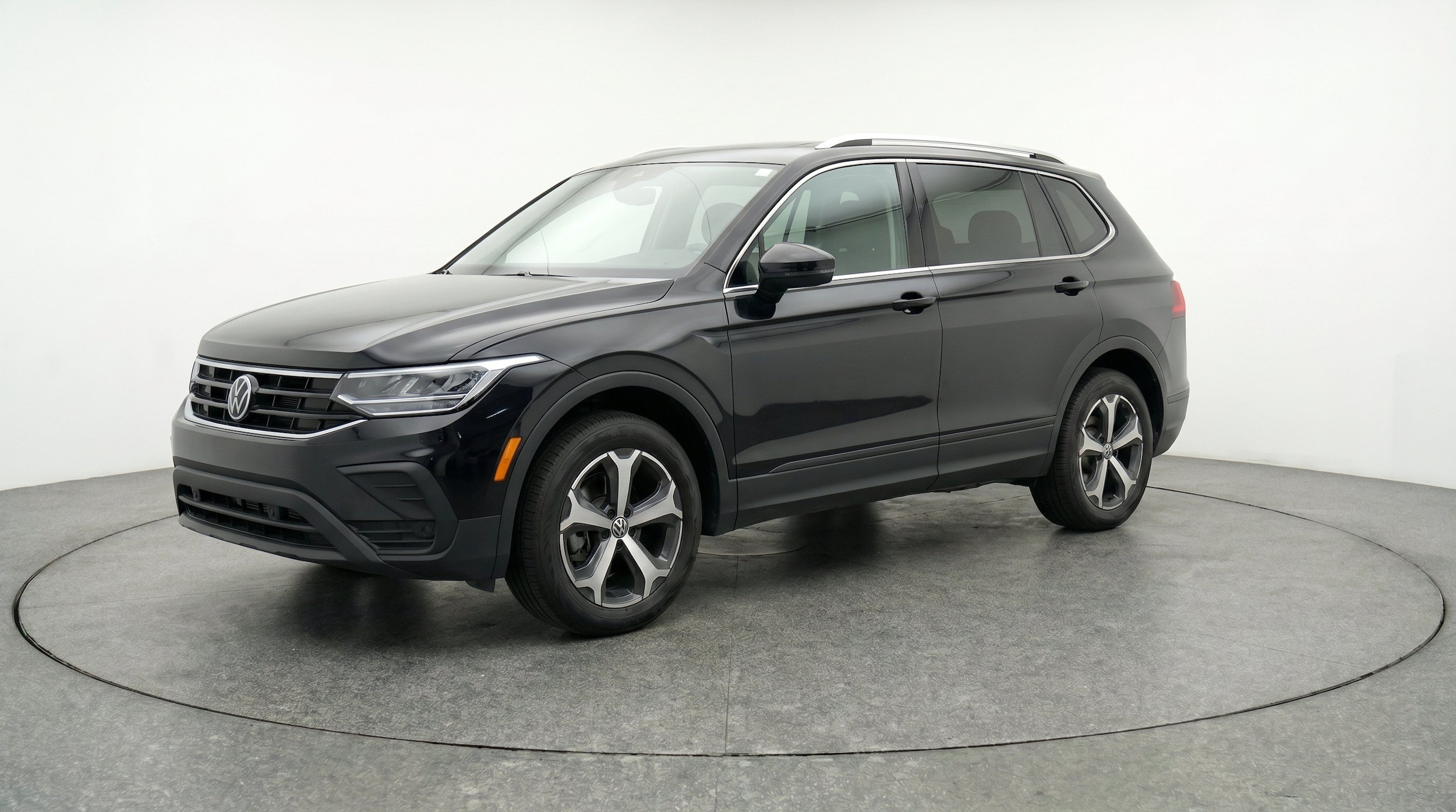 Thumbnail: 2026 Volkswagen Tiguan - 3