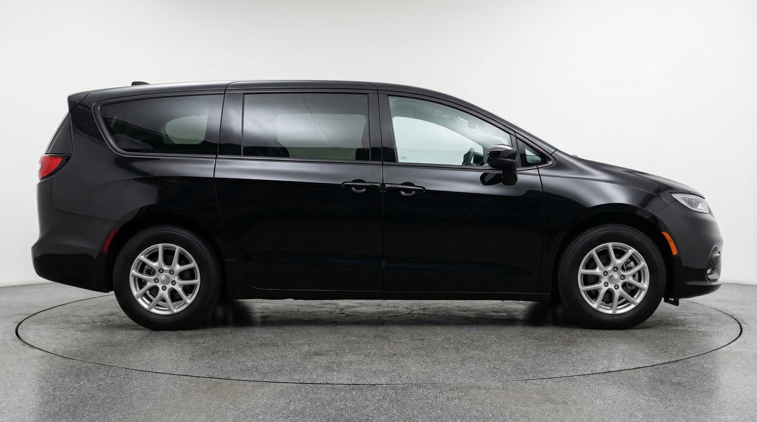 Thumbnail: 2024 Chrysler Voyager - 11