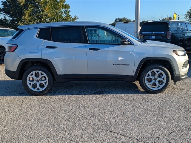 2025 Jeep Compass Sport photo 3