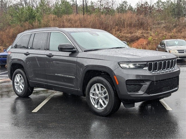 2025 Jeep Grand Cherokee Laredo photo 2
