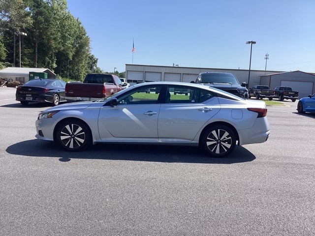 Used 2022 Nissan Altima SV with VIN 1N4BL4DV3NN360165 for sale in Commerce, GA