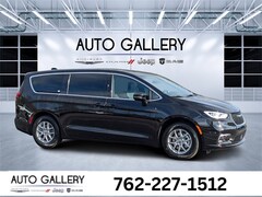 2025 Chrysler Pacifica Select Passenger Van