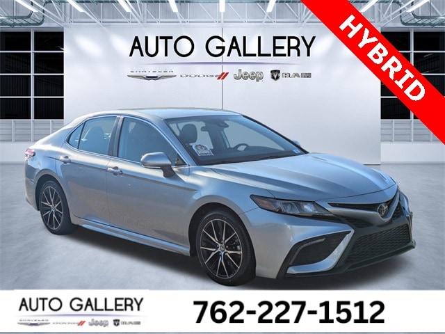 2023 Toyota Camry SE's photo