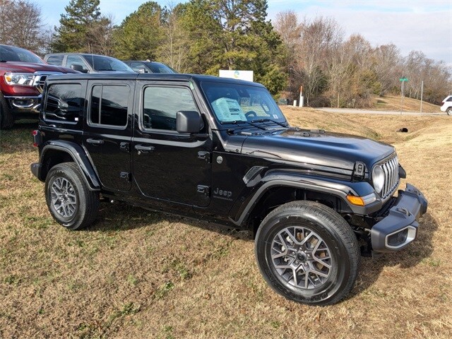 2025 Jeep Wrangler Sahara photo 2