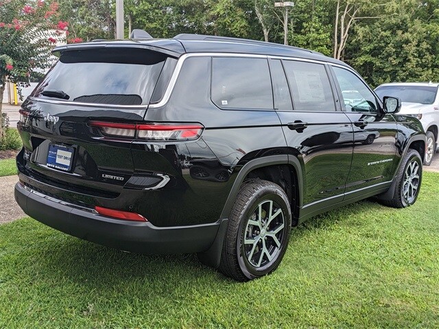 2025 Jeep Grand Cherokee Limited photo 3