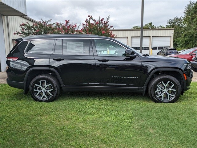 2025 Jeep Grand Cherokee Limited photo 2