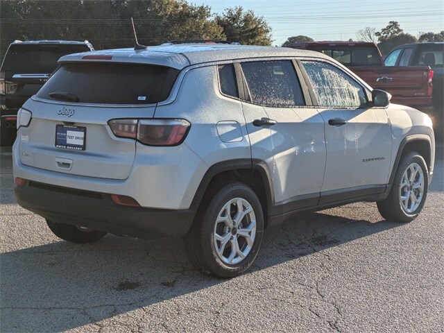 2025 Jeep Compass Sport photo 4