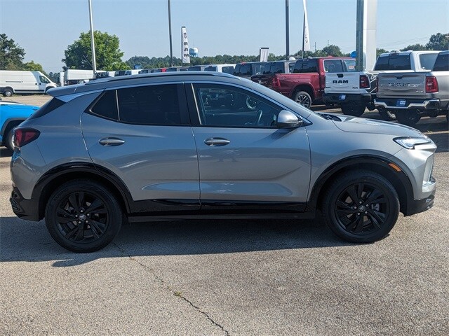 2024 Buick Encore GX Sport Touring photo 3