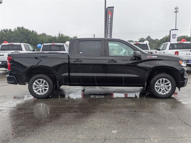 2023 Chevrolet Silverado 1500 RST photo 2