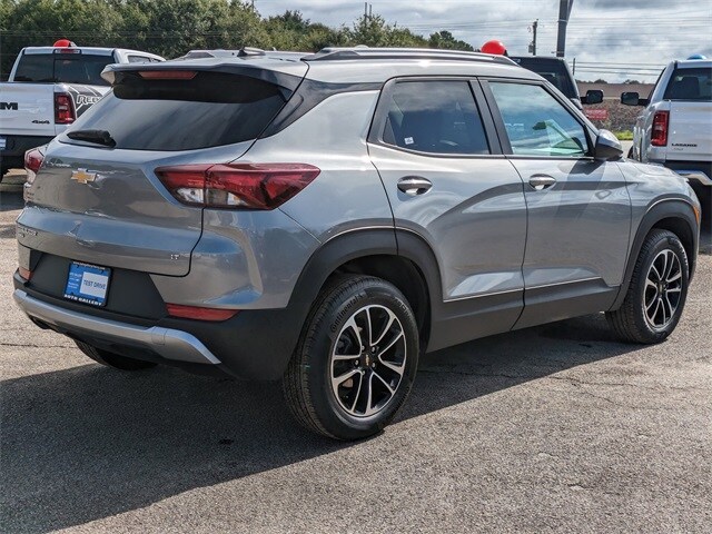2024 Chevrolet Trailblazer LT photo 3