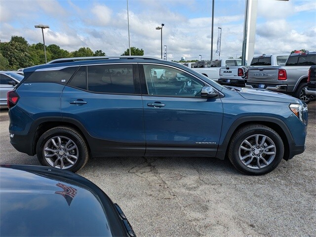2024 Gmc Terrain SLT photo 3