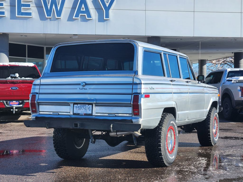 1986 Jeep Grand Wagoneer Base photo 2