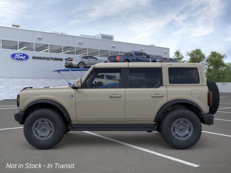2025 Ford Bronco Outer Banks photo 3