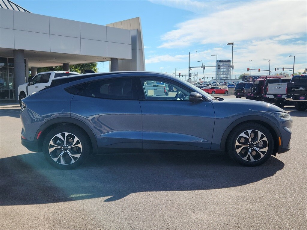 2024 Ford Mustang Mach-E Select photo 2