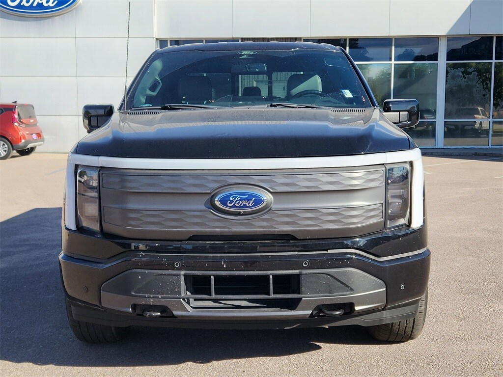 2022 Ford F-150 Lightning Lariat photo 3