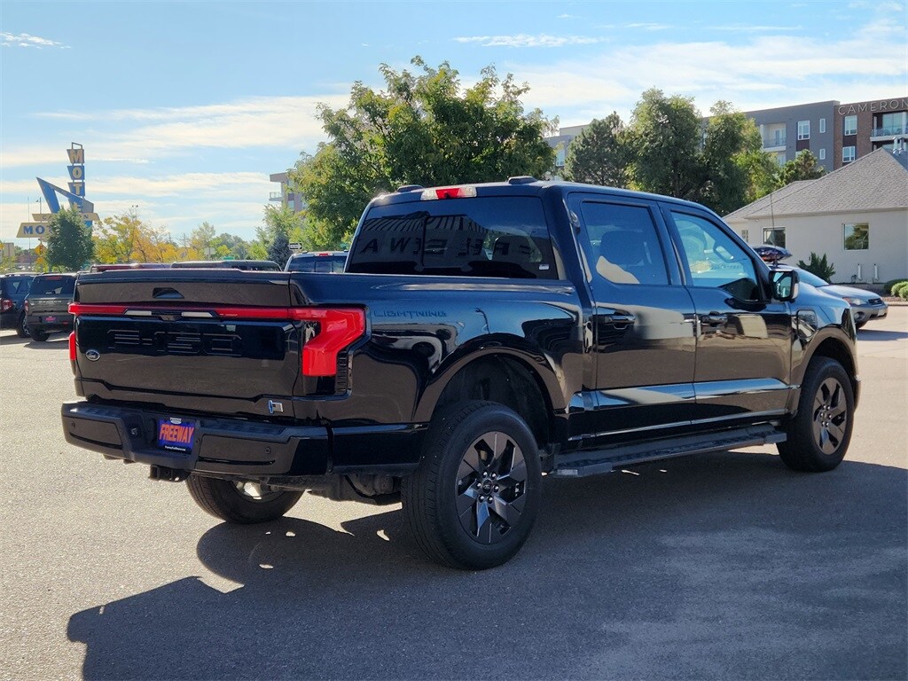 2022 Ford F-150 Lightning Lariat photo 2