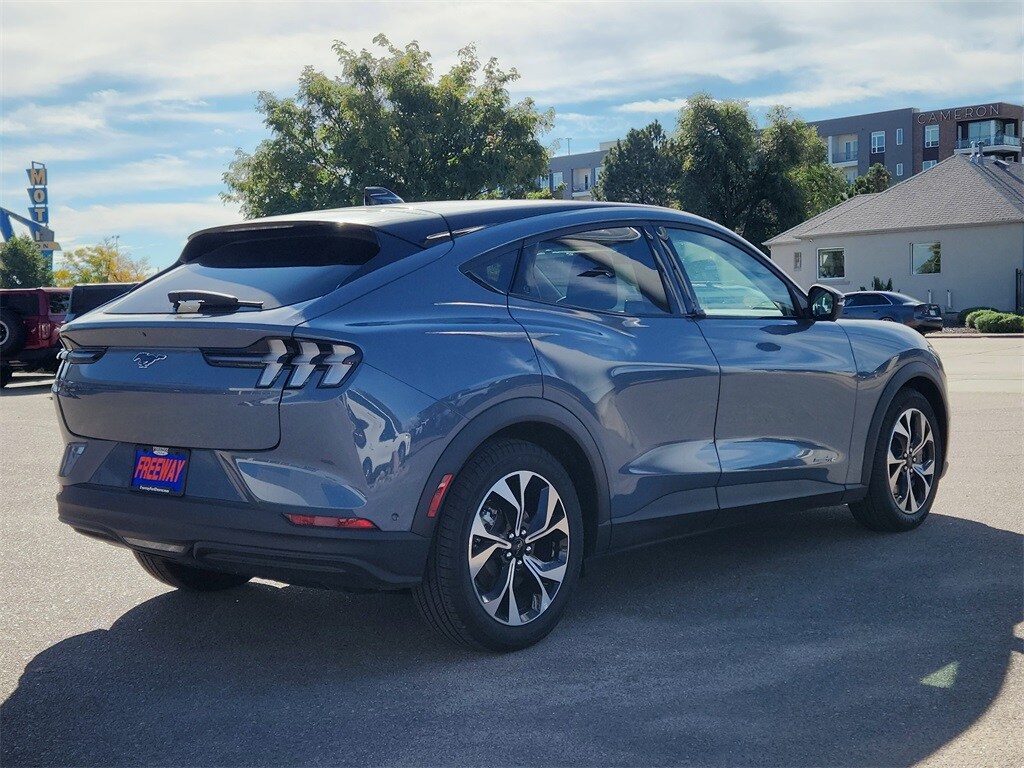 2024 Ford Mustang Mach-E Select photo 3