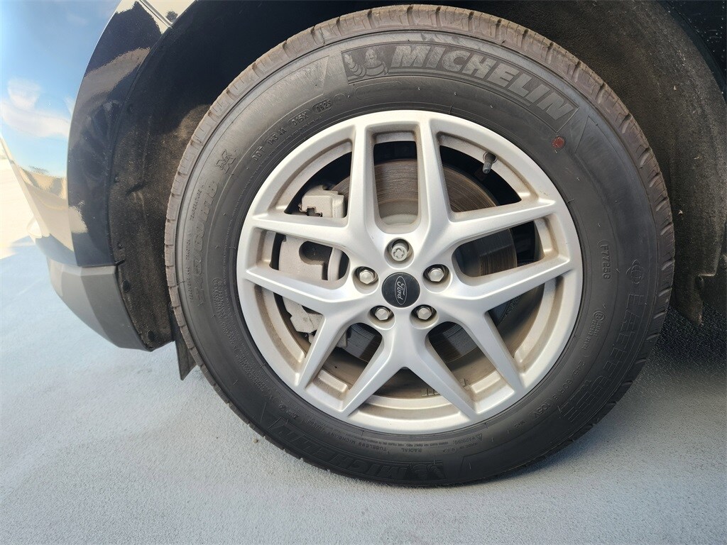 2023 Ford Edge SEL photo 2