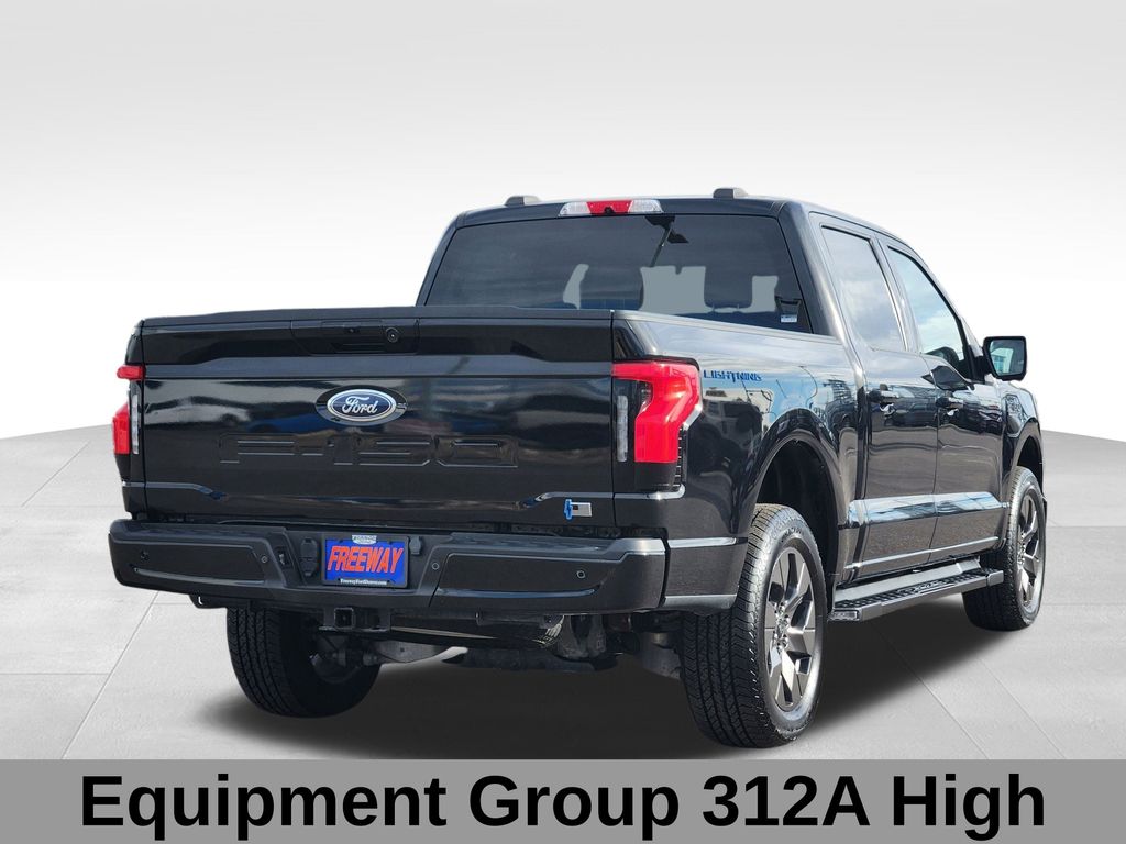 2022 Ford F-150 Lightning XLT photo 2