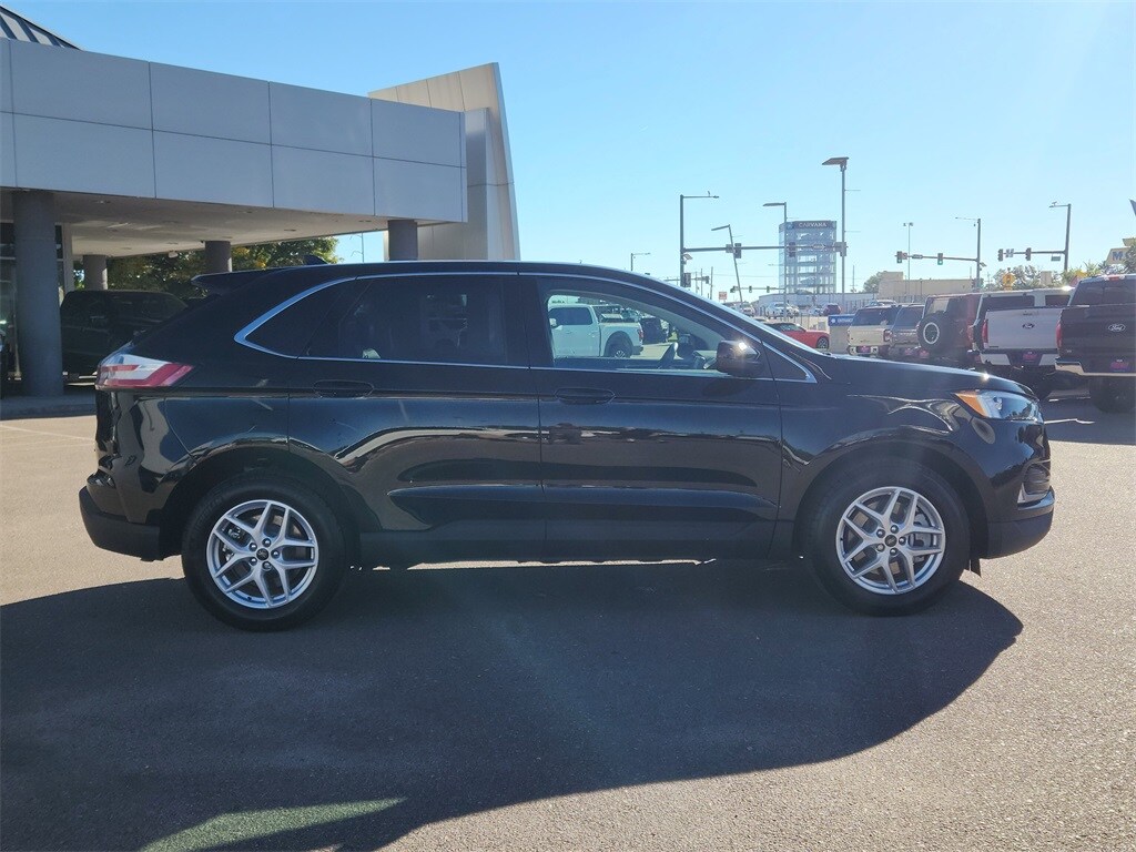 2023 Ford Edge SEL photo 2
