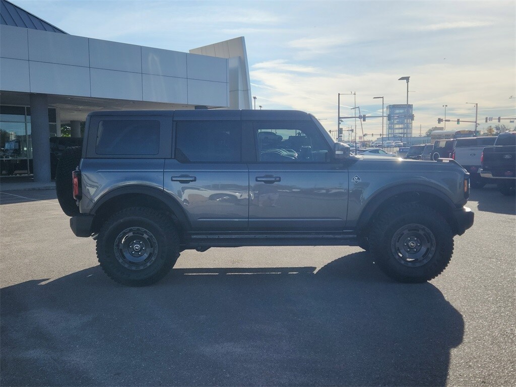 2024 Ford Bronco Outer Banks photo 2