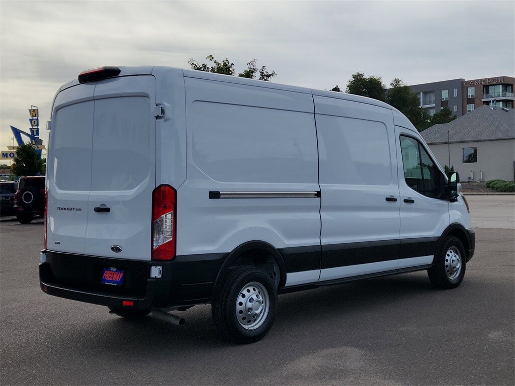 2025 Ford Transit photo 3