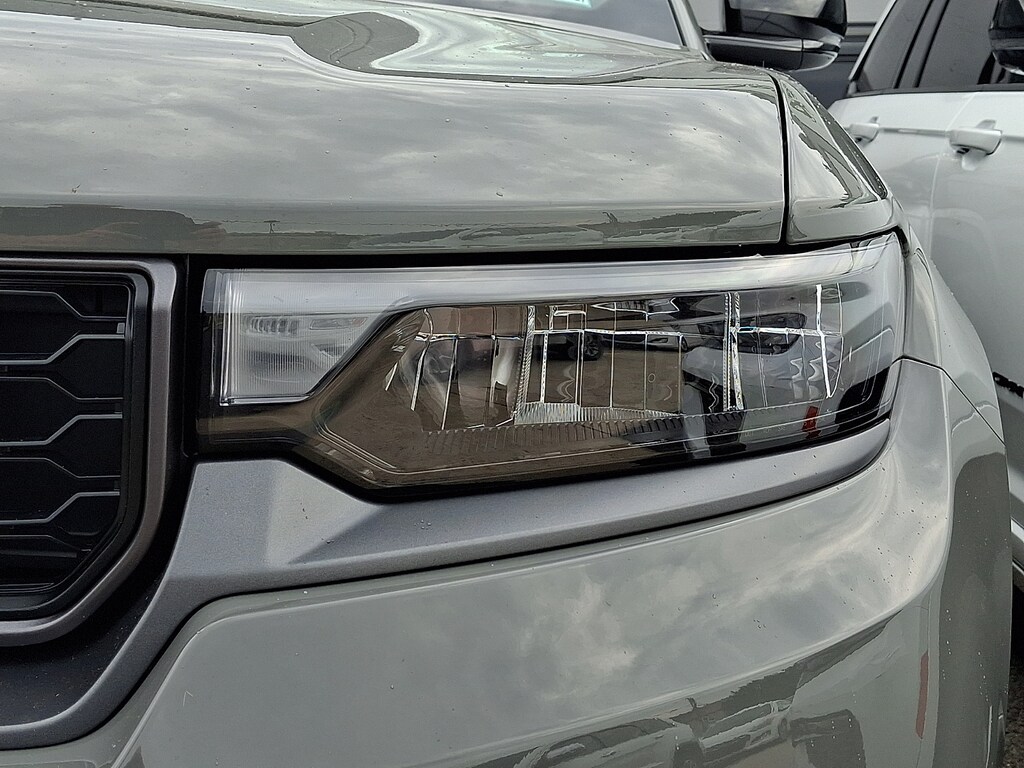 New 2027 Jeep Grand Cherokee Laredo Altitude Sport Utility