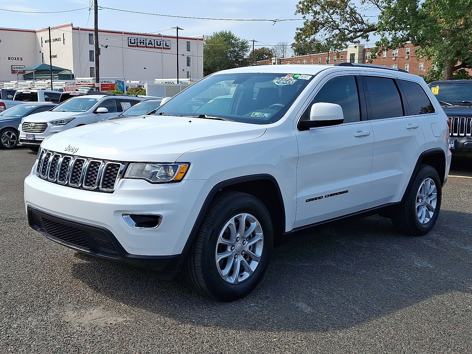 2021 Jeep Grand Cherokee Laredo E photo 2