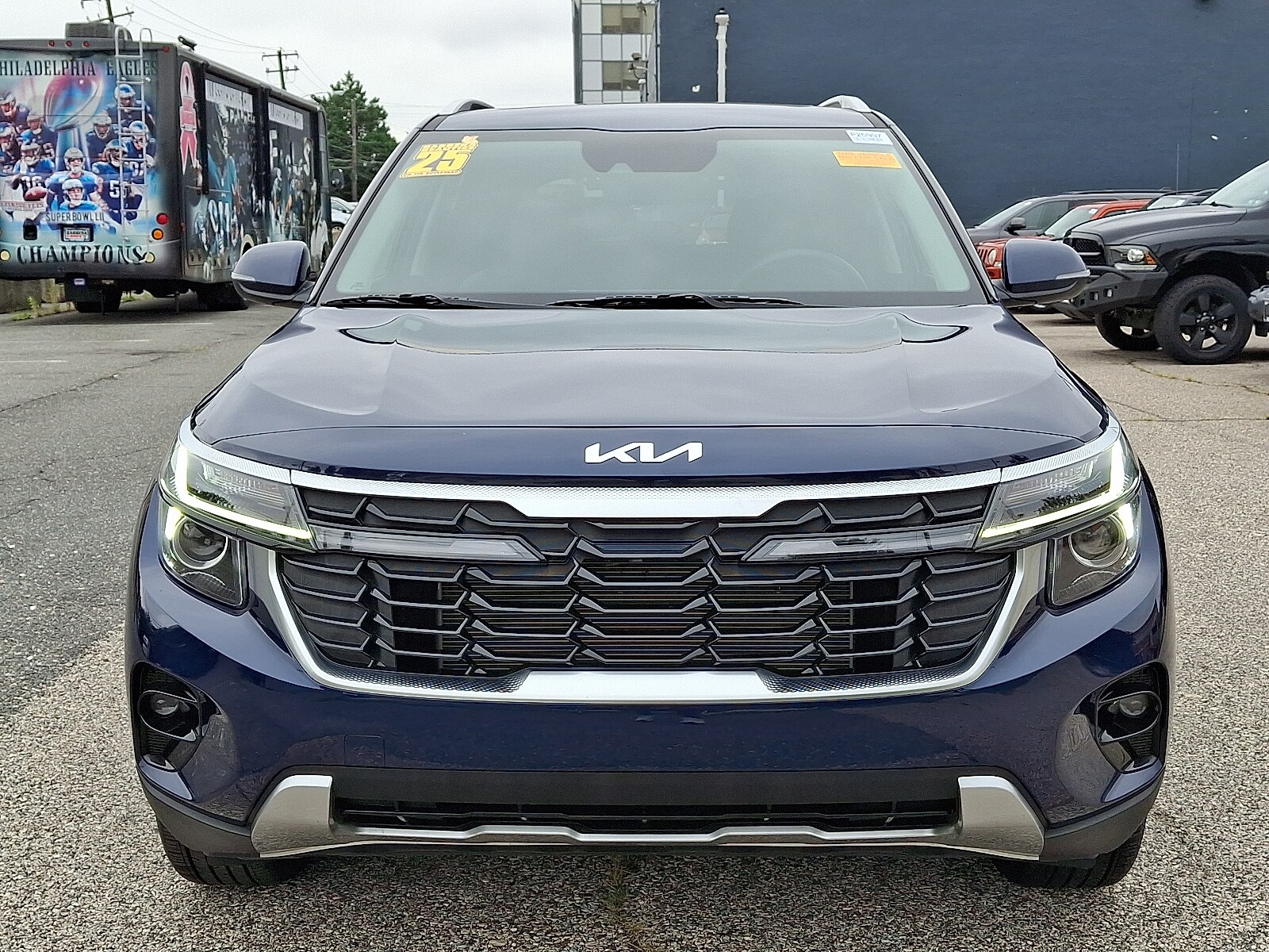 2025 Kia Seltos EX photo 2