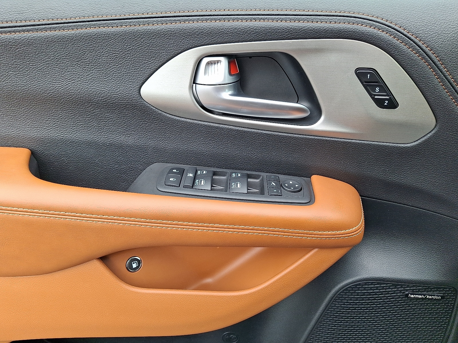 2024 Chrysler Pacifica PHEV Pinnacle - Photo 12