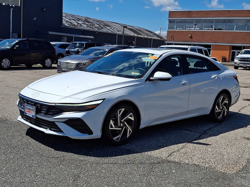 Used 2025 Hyundai Elantra SEL Convenience Sedan