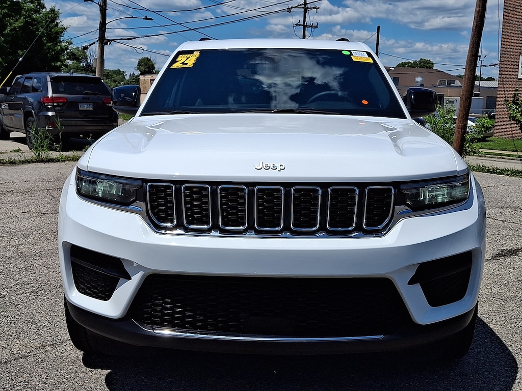 Used 2024 Jeep Grand Cherokee Laredo 4x4 Sport Utility