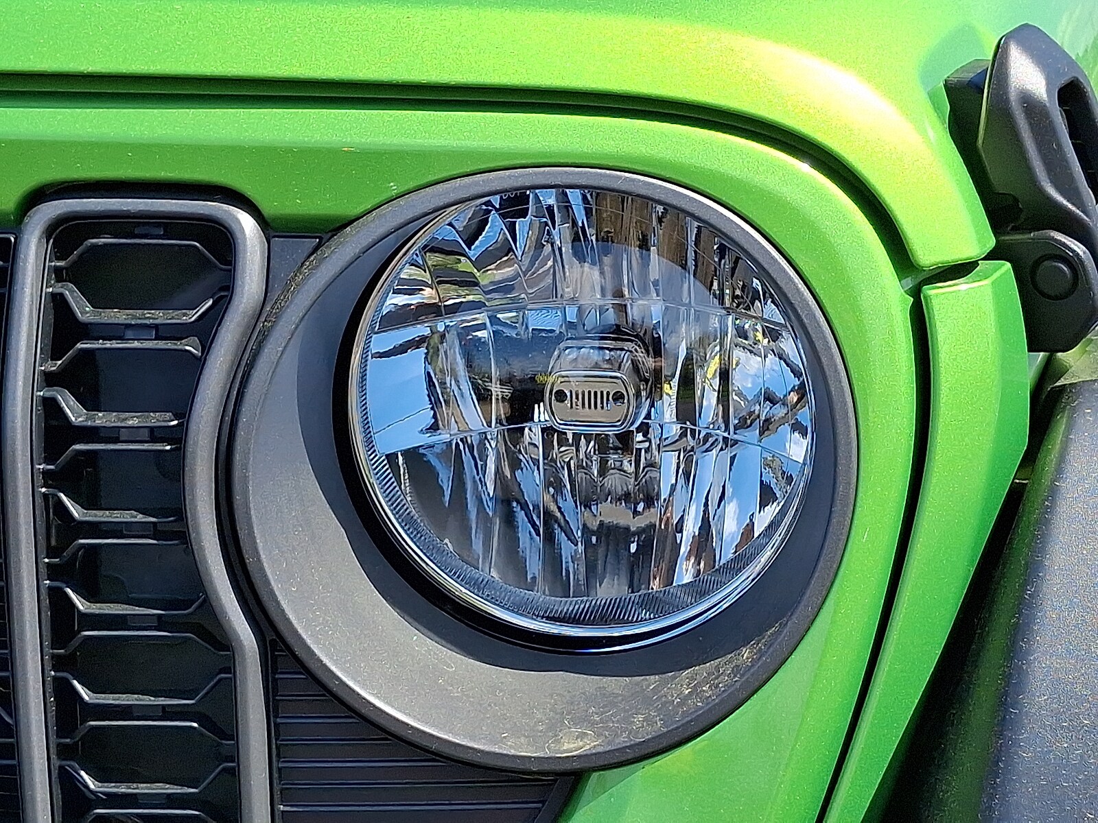 2025 Jeep Wrangler Sport photo 4