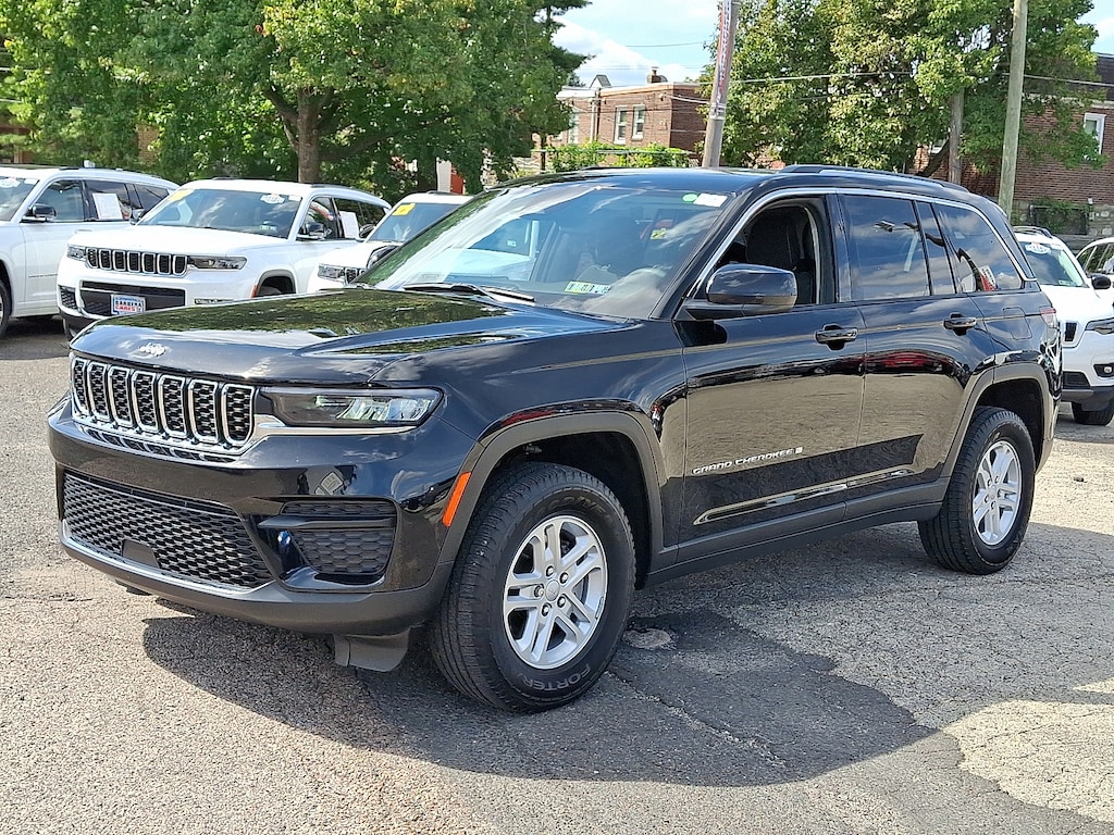 Used 2023 Jeep Grand Cherokee Laredo 4x4 Sport Utility