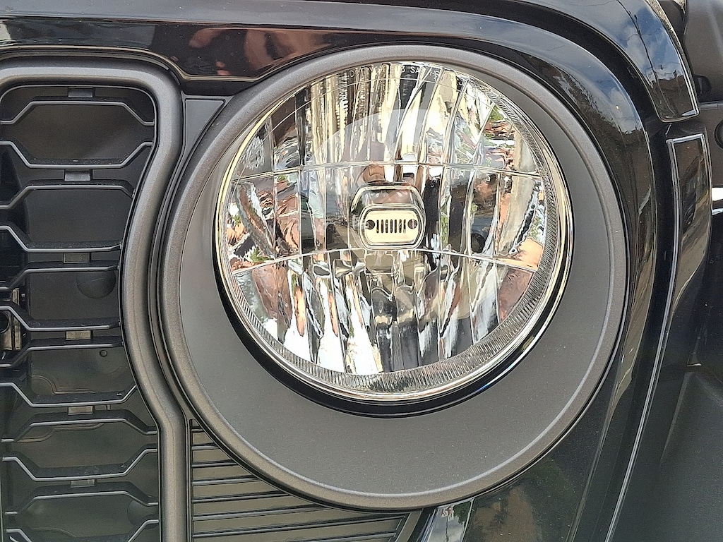 New 2025 Jeep Gladiator SPORT S 4X4 Pickup