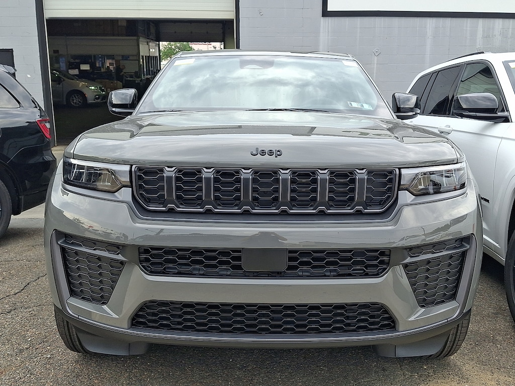 New 2027 Jeep Grand Cherokee Laredo Altitude Sport Utility
