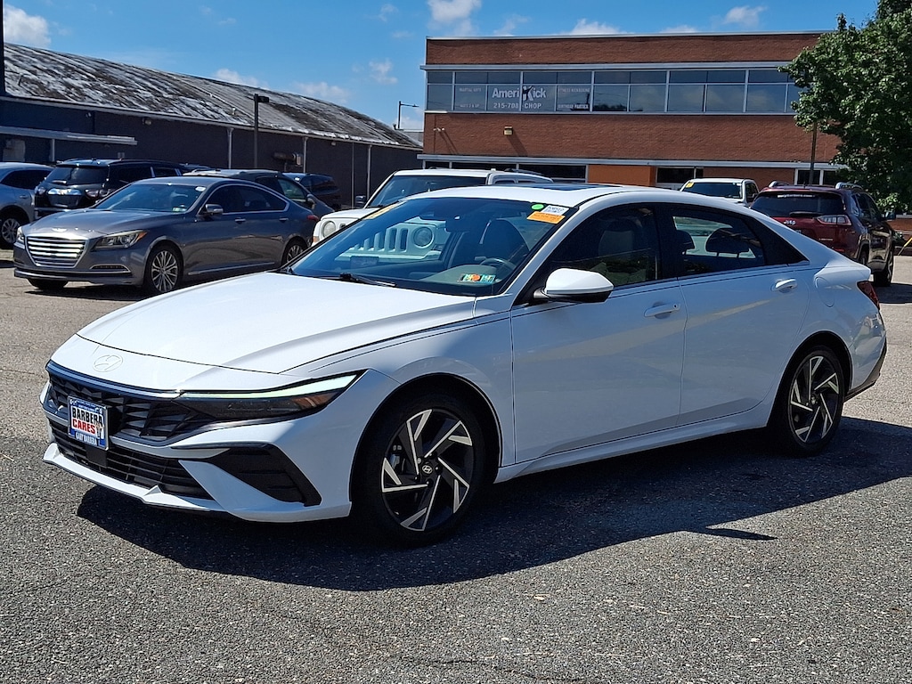 Used 2025 Hyundai Elantra SEL Convenience Sedan