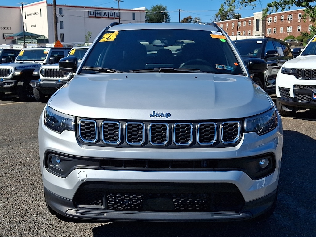 Used 2024 Jeep Compass Latitude 4x4 Sport Utility